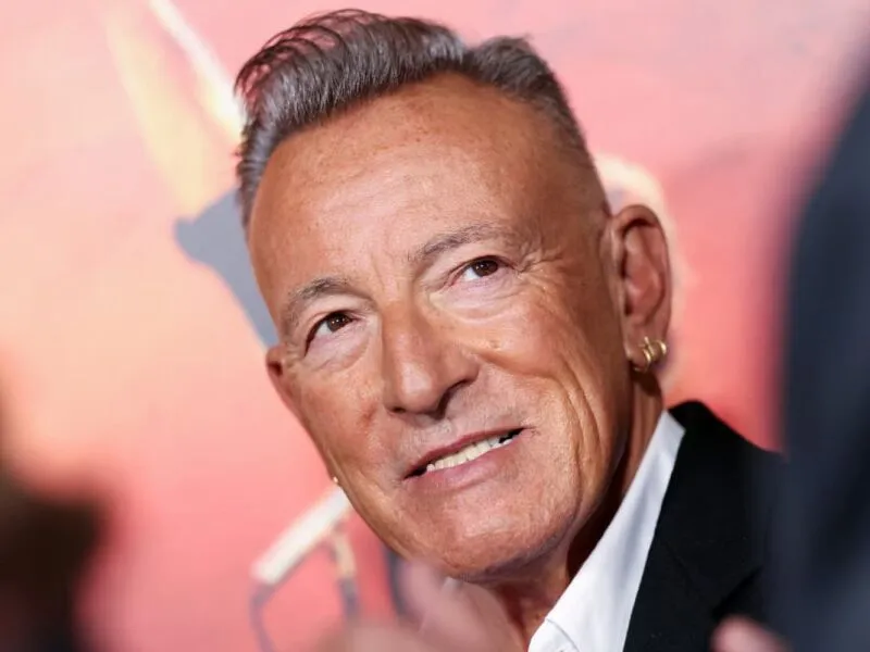 Bruce Springsteen interpreta canção contra polícia de imigração em Minneapolis