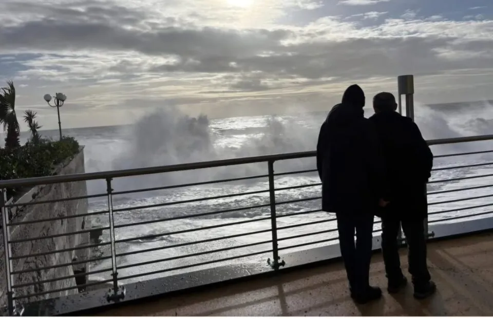 Ciclone Harry atinge o Sul da Itália, provoca ondas de até 10 metros e prejuízo bilionário