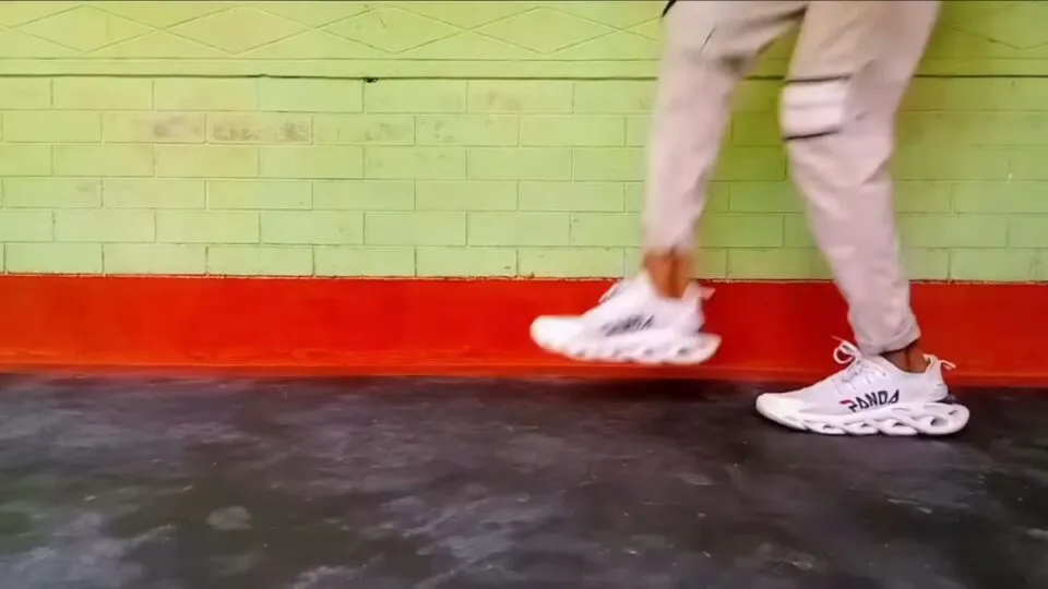 Danarinos reivindicam passo de dana criado por jovem coreano