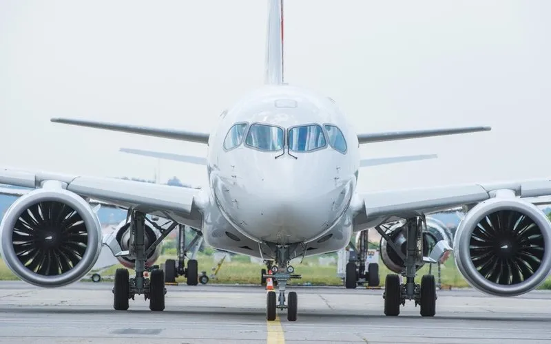 Donald Trump ameaça cancelar certificação de aviões fabricados no Canadá