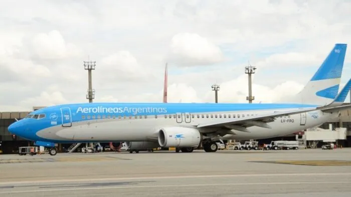 Governo inicia negociações para vender participação majoritária da Aerolíneas Argentinas