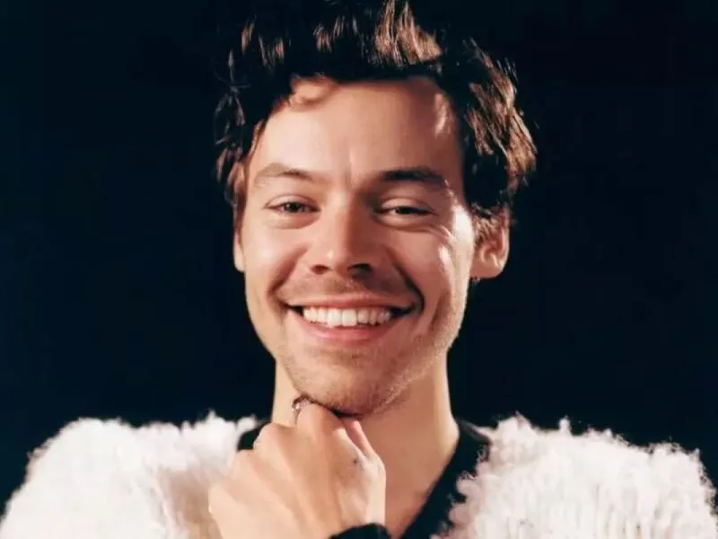 Harry Styles anuncia novo álbum para março: “Kiss All The Time. Disco, Occasionally.”