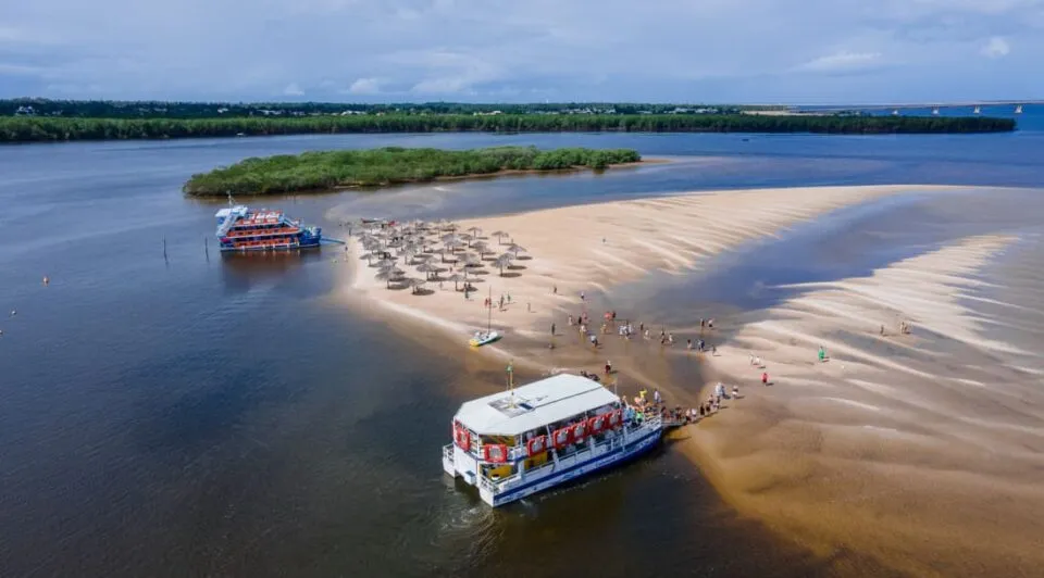 Verão em Sergipe atrai turistas e impulsiona economia no estado