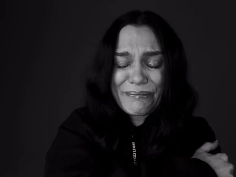 Jessie J desabafa sobre o ano marcado pelo tratamento contra câncer de mama