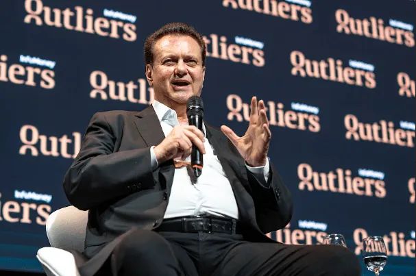 Kassab declara apoio a Tarcísio para o Planalto e dá “boa sorte” a Flávio Bolsonaro