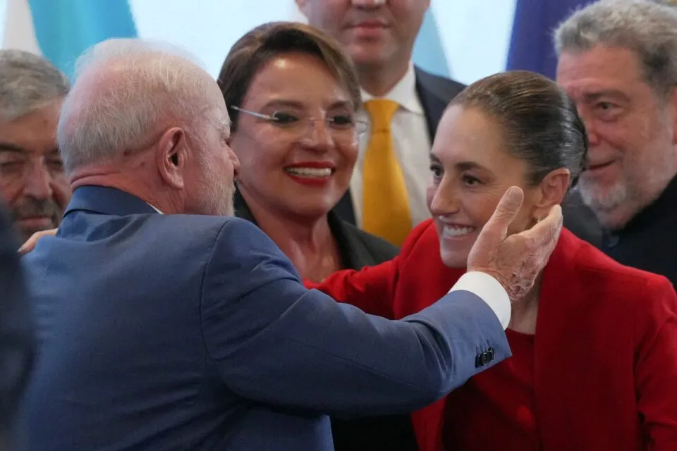 Lula e presidente do México conversam sobre Venezuela e rejeitam zonas de influência