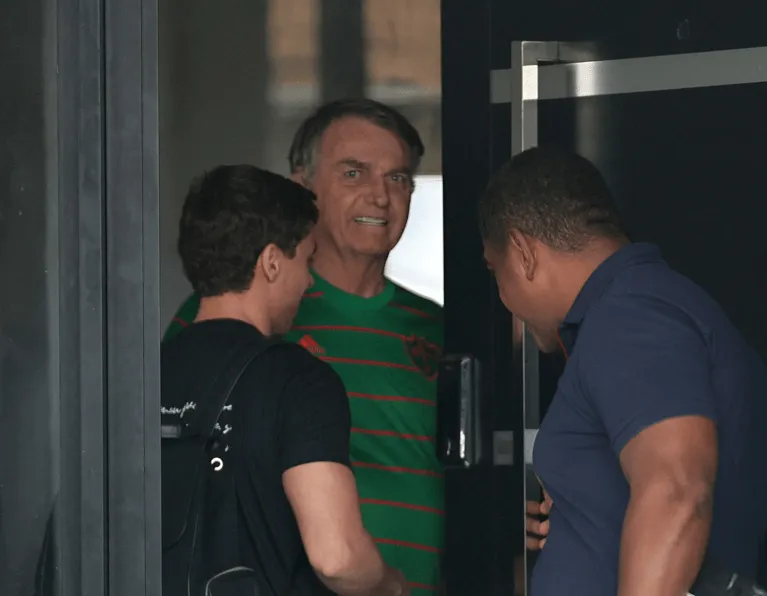 Maioria acredita que prisão de Bolsonaro ocorreu por seus próprios atos, diz pesquisa