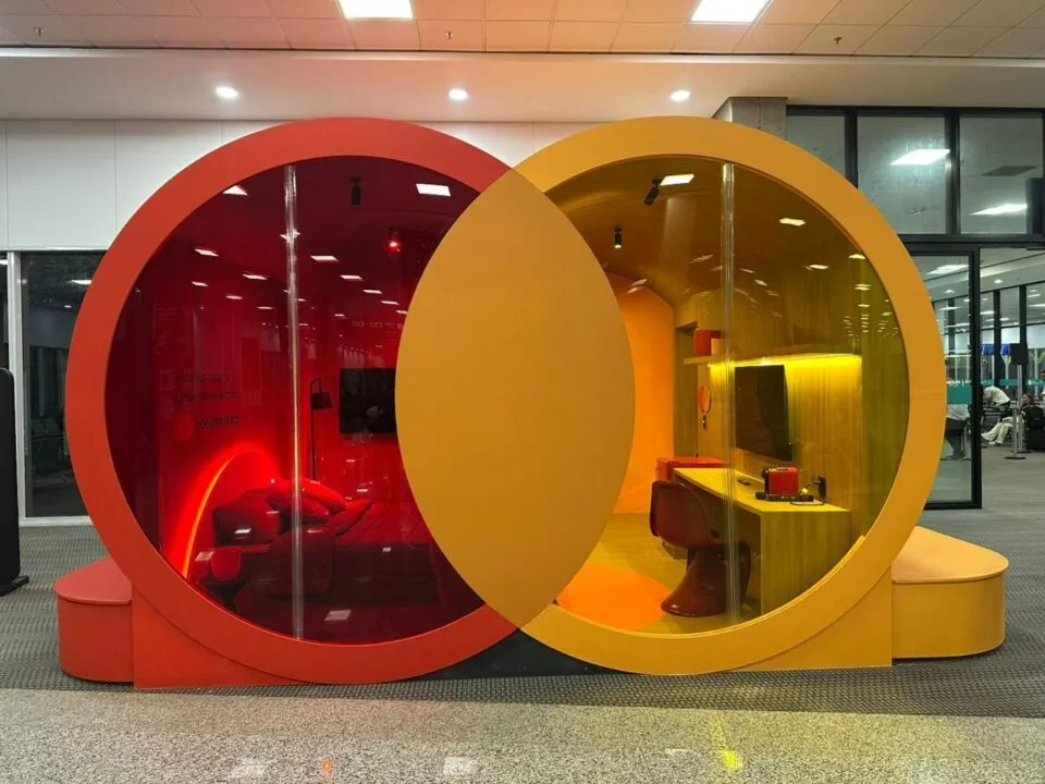Mastercard instala cápsula de descanso no Aeroporto do Galeão