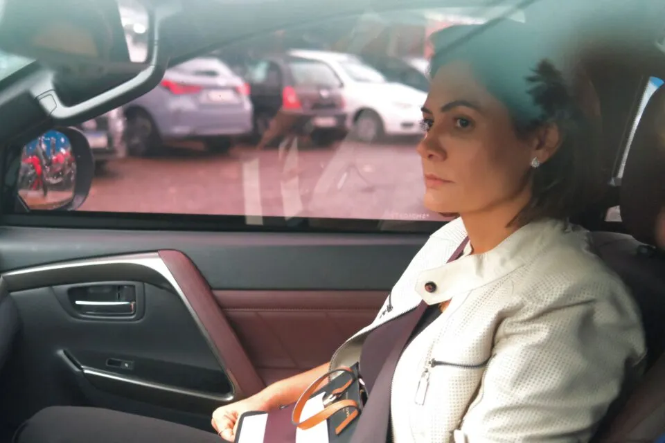 Michelle falou com Moraes antes de Bolsonaro ser levado à Papudinha, diz jornal