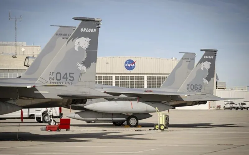 NASA recebe dois caças F-15 para pesquisas em voo supersônico
