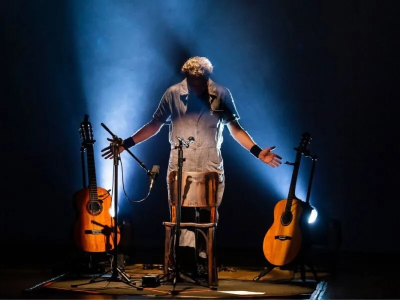 Paulinho Moska aporta no Recife, em março, com o show “Os Violões Fênix do Museu Nacional”