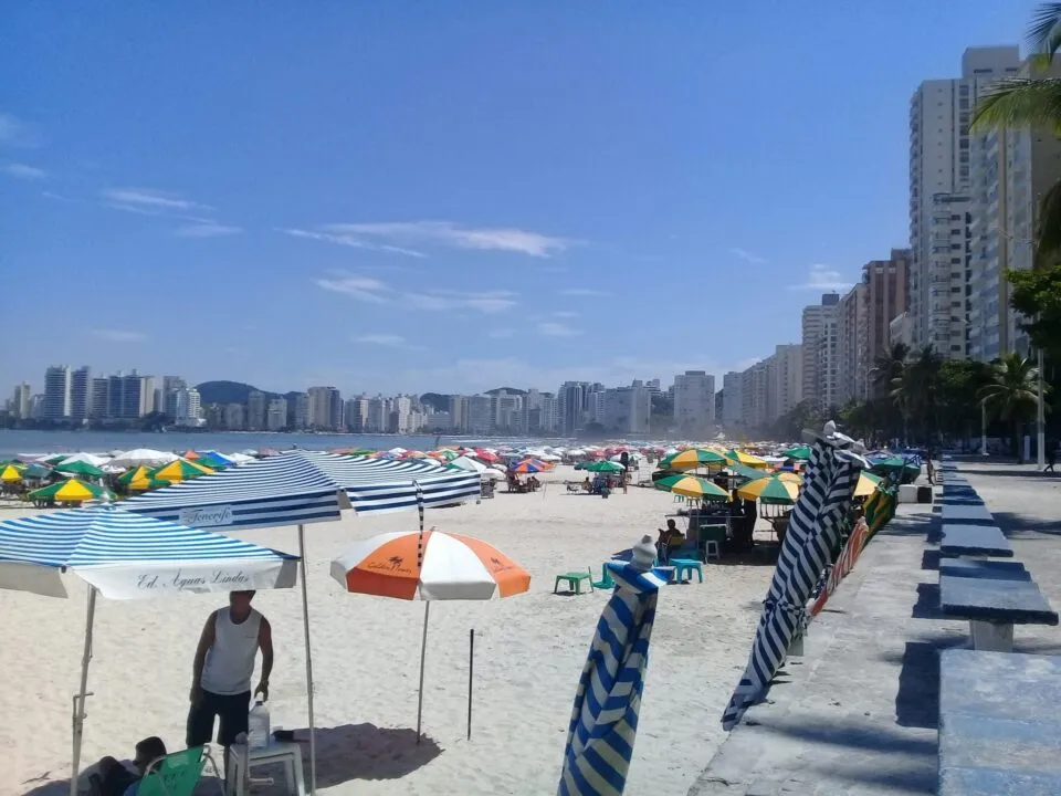 Procon-SP orienta turistas sobre cobranças nas praias paulistas