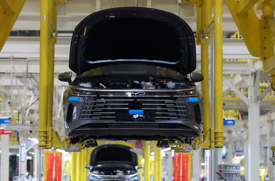 Retração da indústria do Brasil se aprofunda em dezembro, mostra PMI