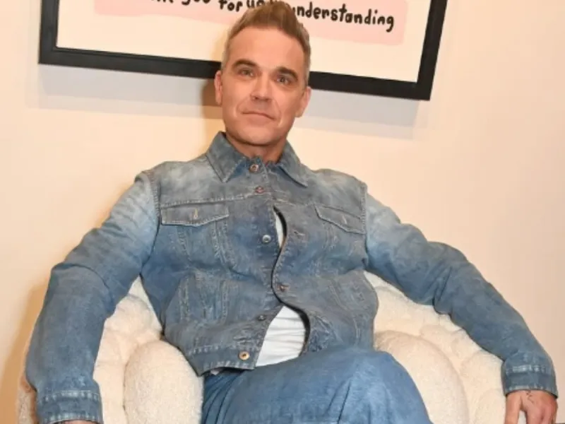 Robbie Williams quebra recorde dos Beatles com novo álbum no topo das paradas britânicas