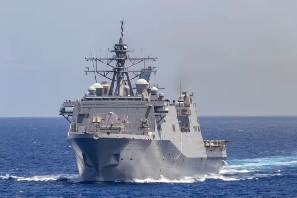 Veja como é o USS Iwo Jima, embarcação usada na captura de Maduro