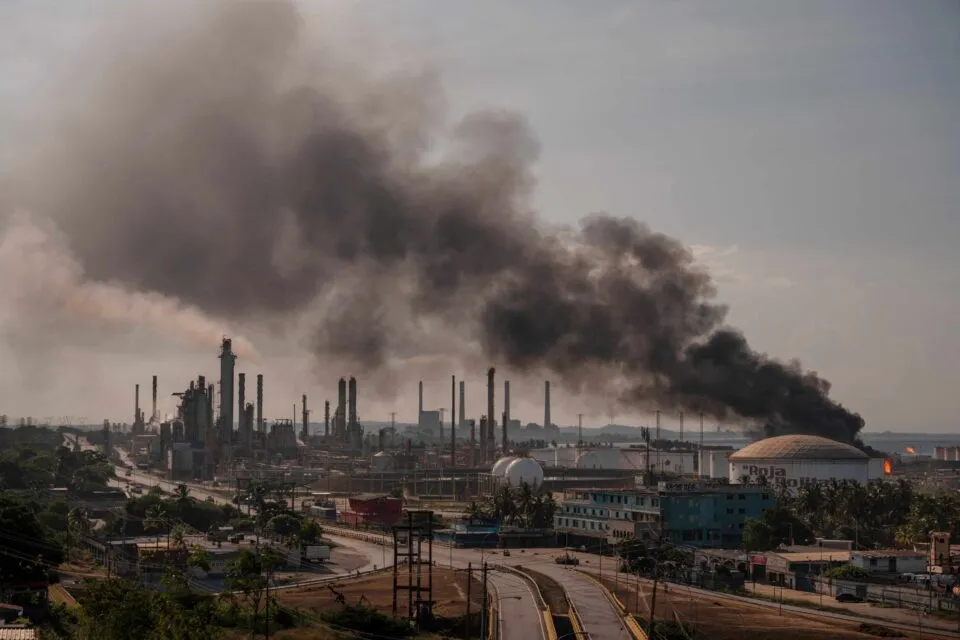 Venezuela aprova flexibilização do controle estatal sobre a indústria petrolífera