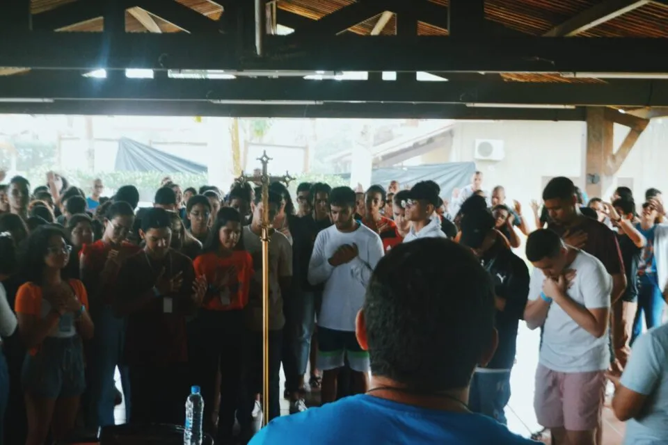 Acampamento de jovens une fé, lazer e convivência em imersão