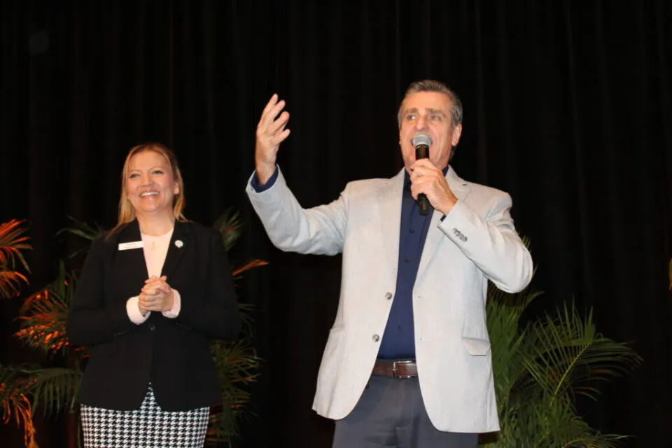 trade show reúne grandes marcas do turismo em Orlando; veja fotos