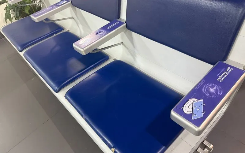 Aeroporto em Santa Catarina testa carregamento de celular por indução