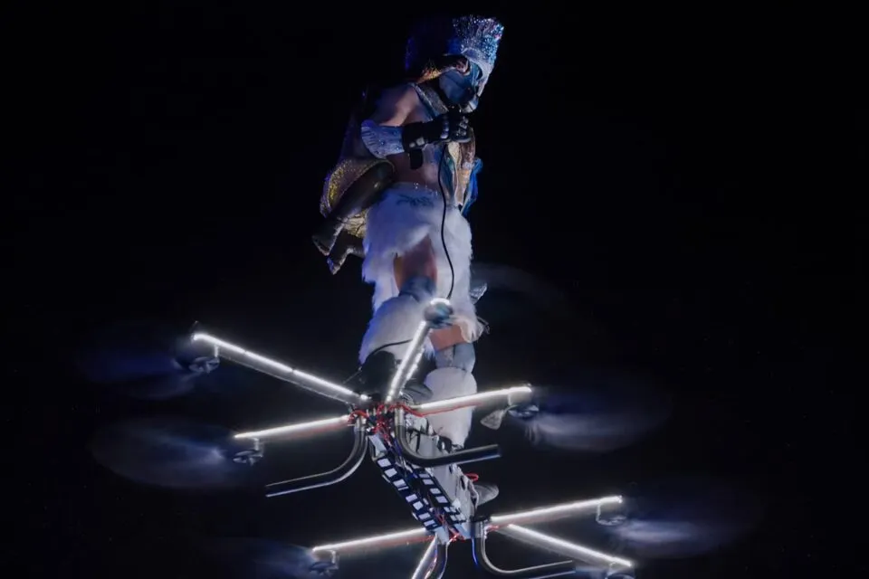 Anac aponta irregularidade em performance com drone e notifica Portela e Liesa