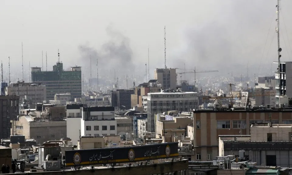 Ataques entre Israel, EUA e Irã provocam cancelamentos de voos em hubs do Golfo