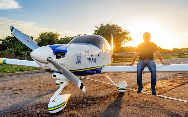 Brasileiro fará volta ao mundo em avião experimental