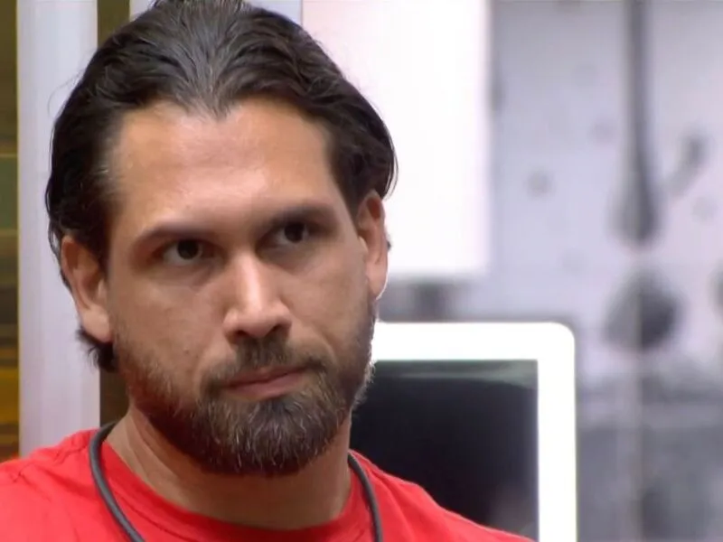 Brígido deixa o programa com 77,88% % dos votos do público, em paredão com Ana Paula e Leandro