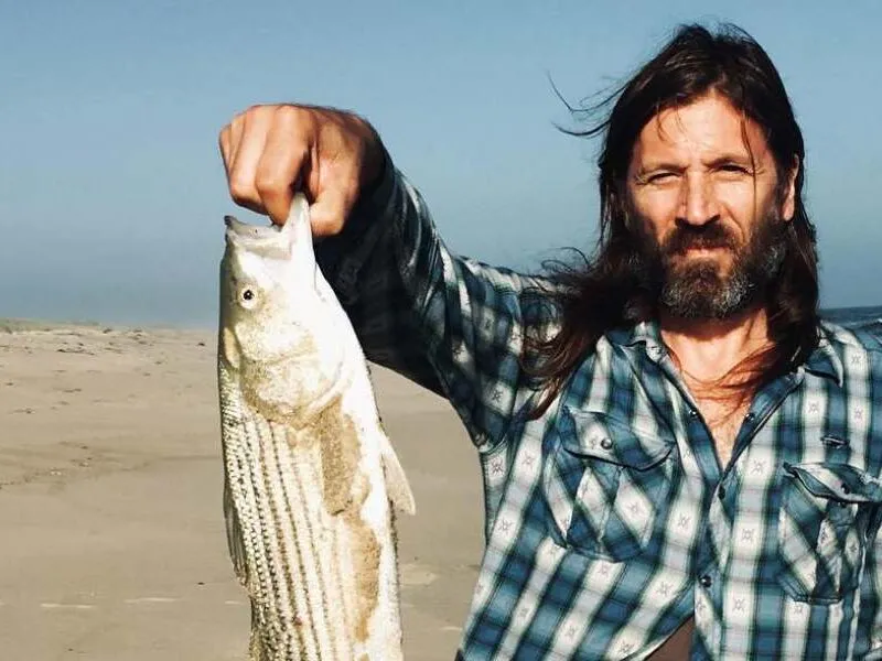 Casado com brasileira, cantor dos Lemonheads é acusado por fã de enviar “nudes” não solicitados