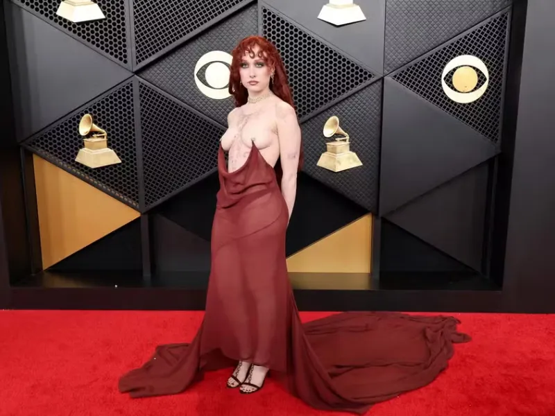 Chappell Roan deixa sua agência após CEO da empresa aparecer nos arquivos de Epstein