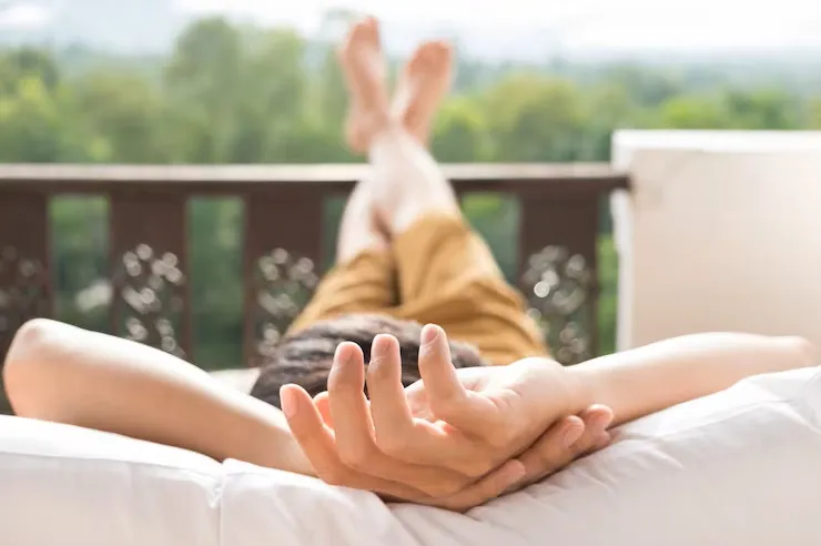 Como relaxar e recarregar as energias após um longo dia