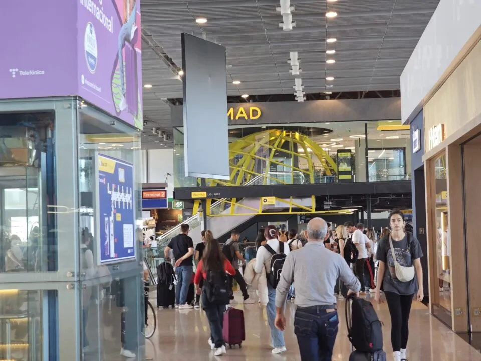 Drones fecham Aeroporto de Guarulhos por três horas e afetam 40 voos