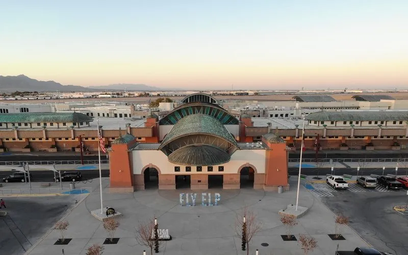 EUA suspende voos no principal aeroporto da fronteira com o México