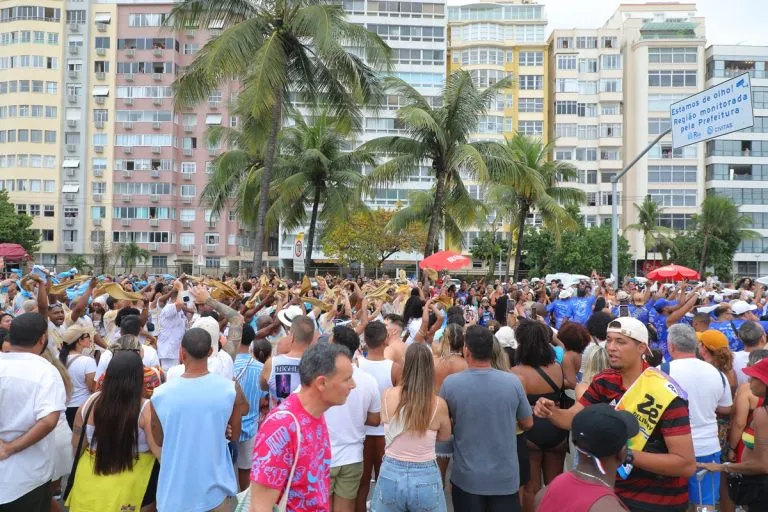 Embratur aponta recorde de 300 mil estrangeiros no Carnaval 2026