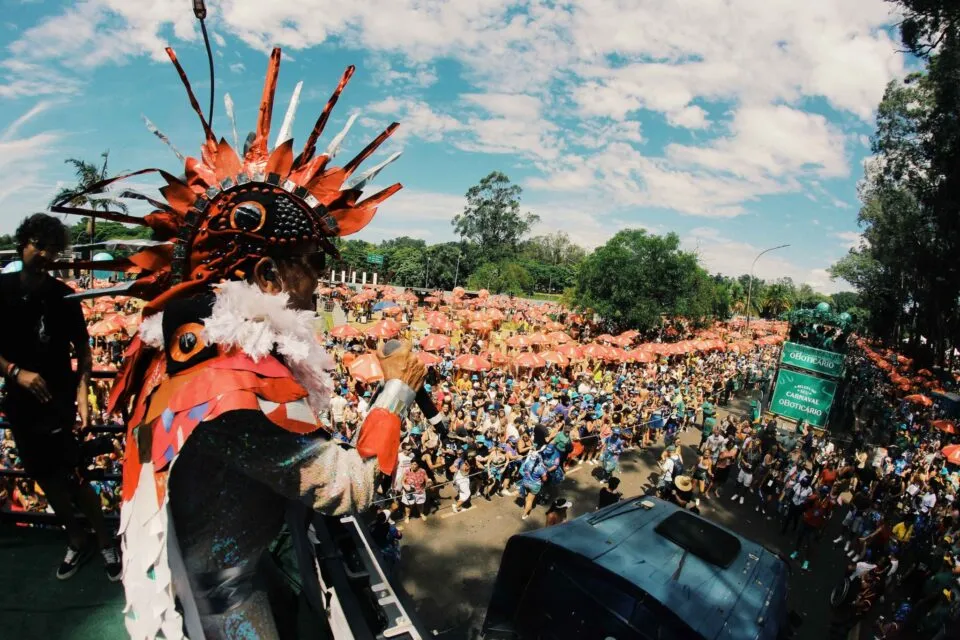 Galo da Madrugada leva frevo e pauta ambiental em desfile especial em SP