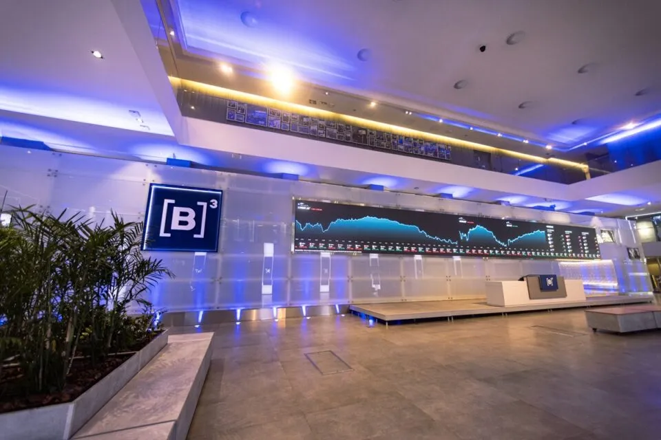 Goldman eleva B3 para compra de olho em valuation, juros e capital estrangeiro