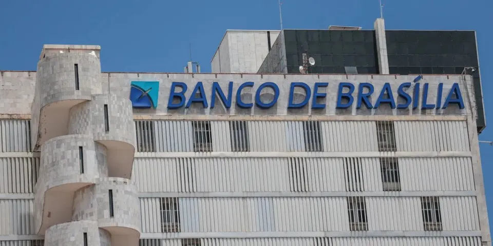 Governo do DF faz proposta de venda de imóveis para socorrer BRB