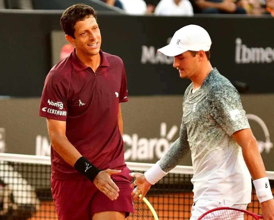 João Fonseca e Marcelo Melo vencem na estreia das duplas e vão às quartas