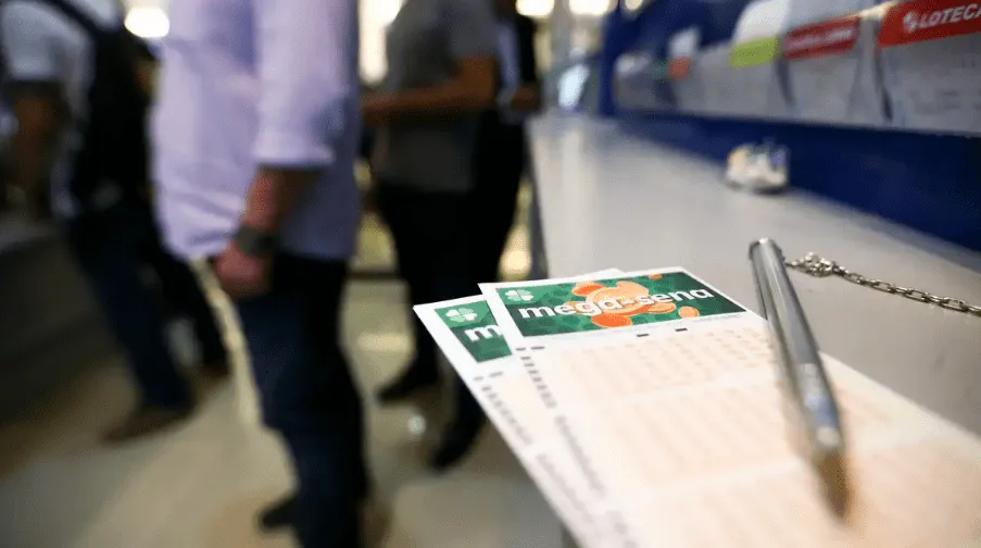 Justiça ordena repasse de prêmio a homem excluído de bolão vencedor