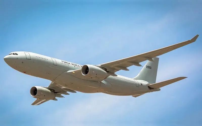 KC-30 da FAB bate recorde com voo direto de quase 19 horas