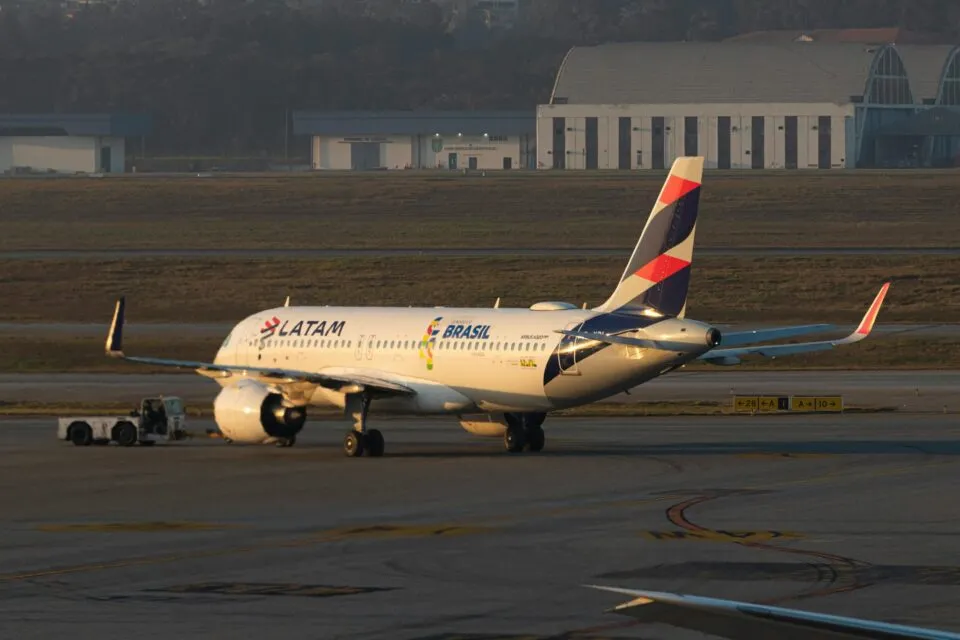 Latam projeta 2026 com expansão de frota, novas rotas e reforço operacional no Brasil