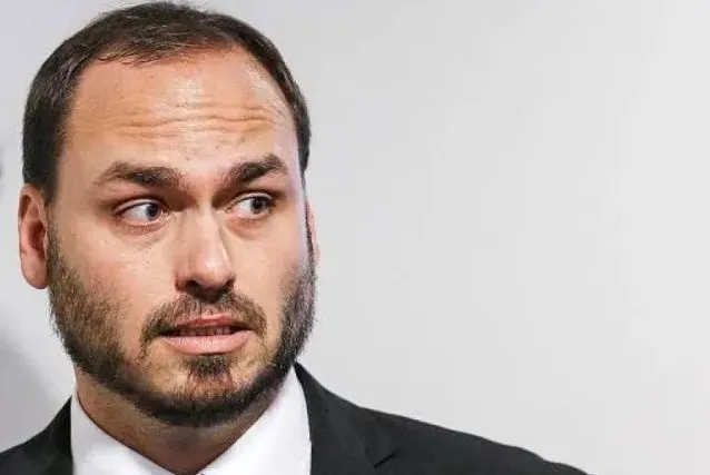 MP do Rio reabre investigação contra Carlos Bolsonaro por suposta ‘rachadinha’