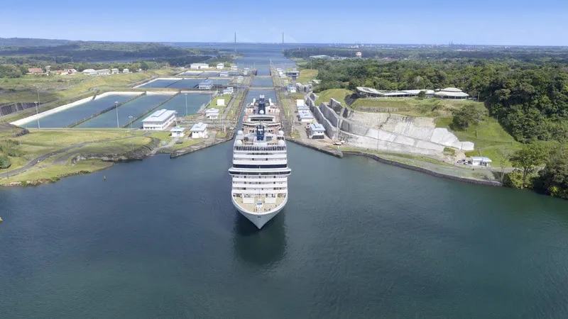 MSC Magnifica cruza o Canal do Panamá em cruzeiro de volta ao mundo, veja imagens