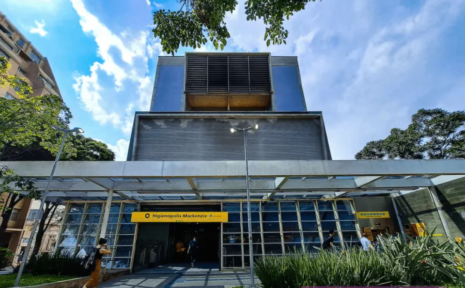 Médico e advogado são esfaqueados na Rua da Consolação, em São Paulo