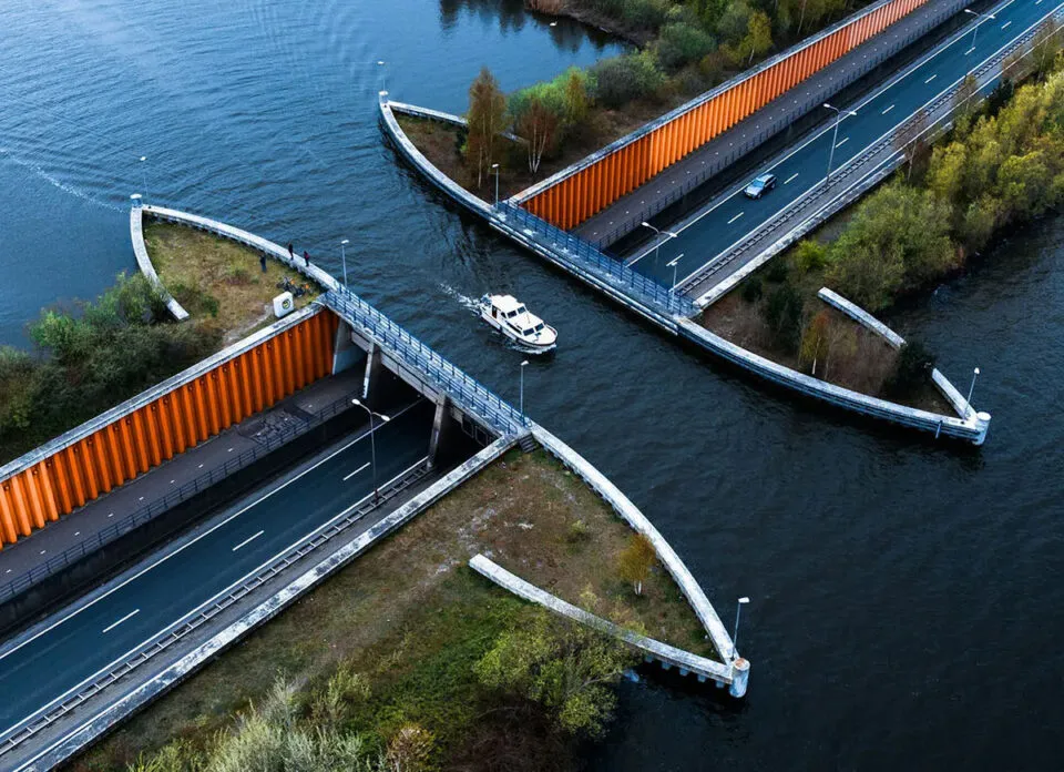 O Aqueduto de Veluwemeer continua a impressionar com seu design fascinante