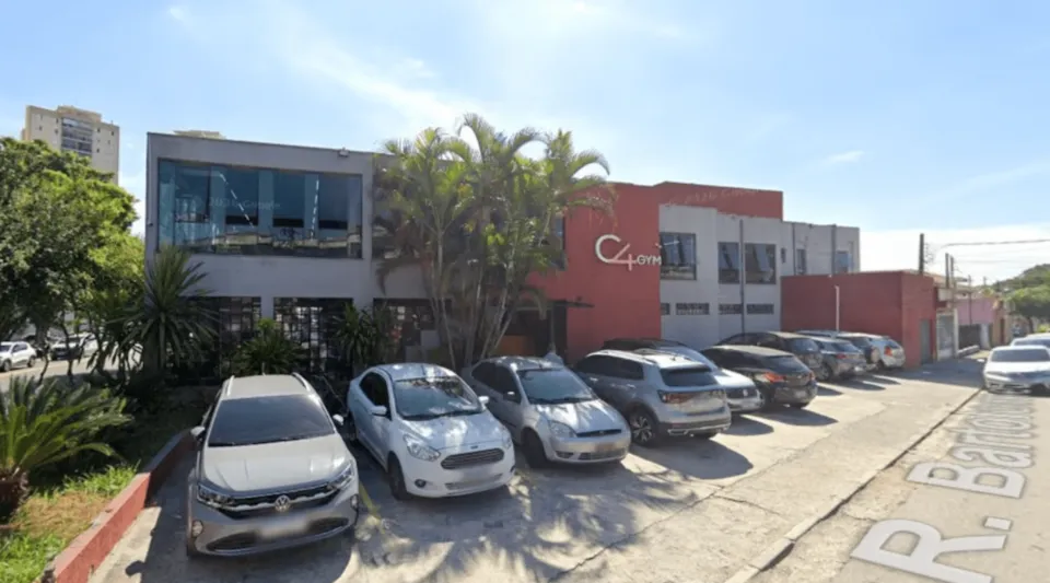 Polícia investiga morte de aluna após nadar em piscina de academia de São Paulo