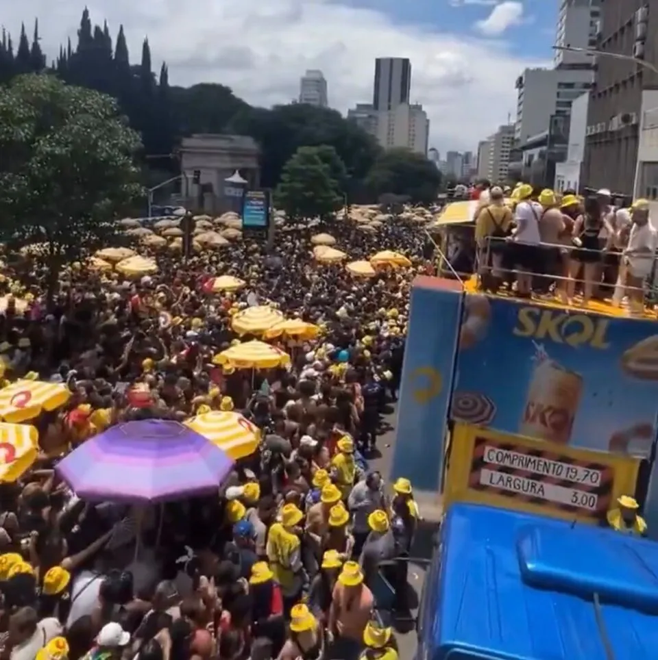 Prefeitura de SP aciona plano de contingência após ‘volume absurdo’ de foliões na rua