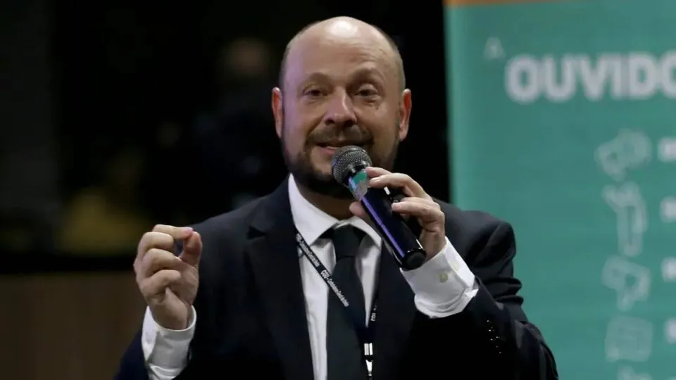 Presidente do INSS nega encontro com Vorcaro e diz que contrato ‘cheirava mal’