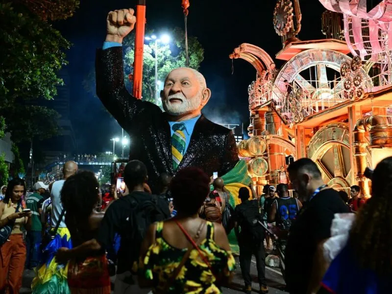Rebaixada, Acadêmicos de Niterói, que levou Lula como enredo, recebeu nota 10 em apenas um quesito