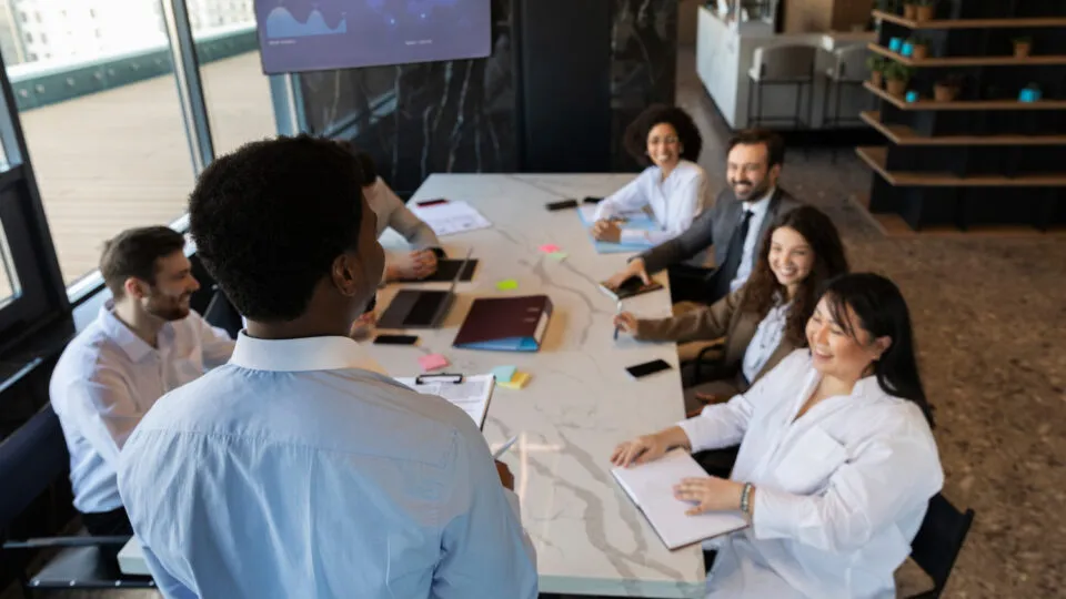 Reuniões cansativas e pouco produtivas? Veja dicas de gestão para melhorar isso