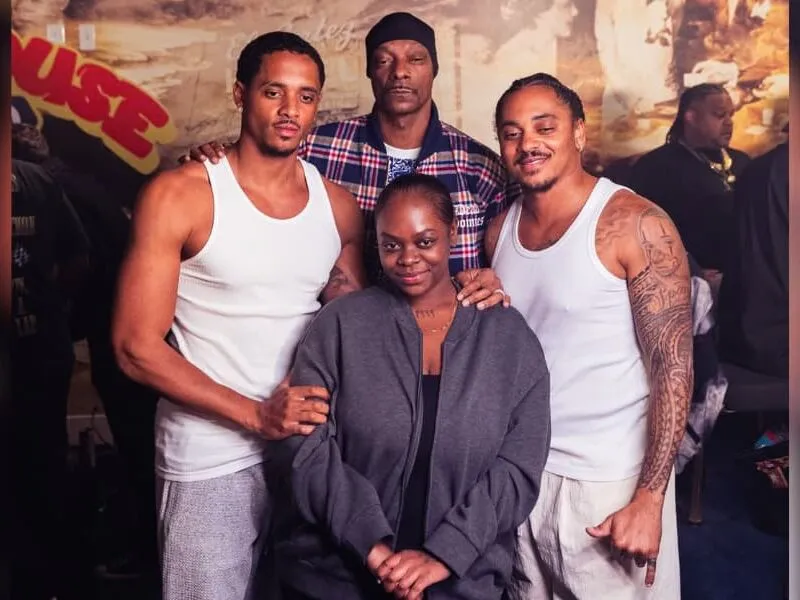 Snoop Dogg compartilha foto com familiares após morte da neta aos 10 meses